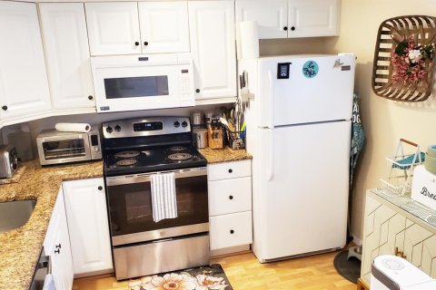 Condo in Boynton Beach, Florida, 2 bedrooms № 2146133 - photo 11