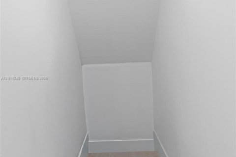House in Miami Beach, Florida 3 bedrooms, 151.62 sq.m. № 2076674 - photo 25