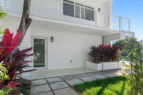 House in Miami Beach, Florida 3 bedrooms, 151.62 sq.m. № 2076674 - photo 4
