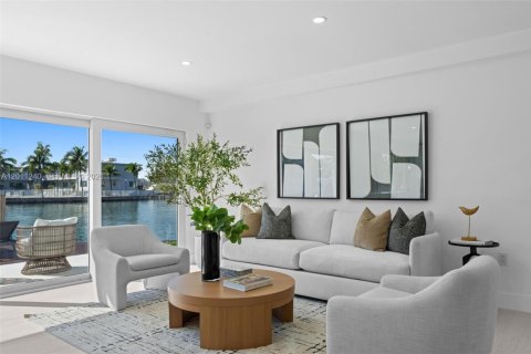 House in Miami Beach, Florida 3 bedrooms, 151.62 sq.m. № 2076674 - photo 24