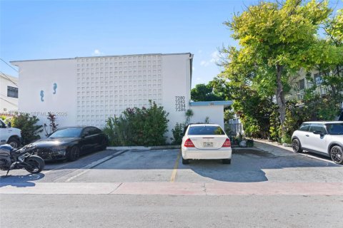 House in Miami Beach, Florida 3 bedrooms, 151.62 sq.m. № 2076674 - photo 2
