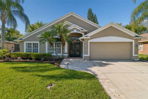 House in Land O' Lakes, Florida 3 bedrooms, 193.79 sq.m. № 2112452