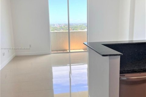Condo in Miami, Florida, 1 bedroom  № 1931770 - photo 4