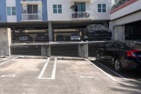 Condo in Miami, Florida, 1 bedroom  № 1931770 - photo 22