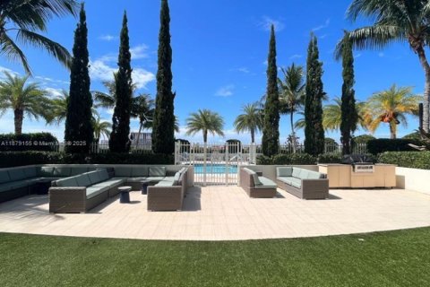 Condo in Miami, Florida, 1 bedroom  № 1931770 - photo 19