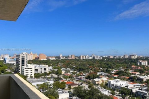 Condo in Miami, Florida, 1 bedroom  № 1931770 - photo 15