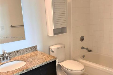 Condo in Miami, Florida, 1 bedroom  № 1931770 - photo 10