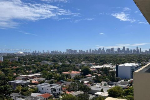 Condo in Miami, Florida, 1 bedroom  № 1931770 - photo 14
