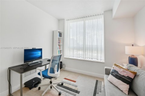 Купить кондоминиум в Майами, Флорида 2 спальни, 109.62м2, № 1998203 - фото 17