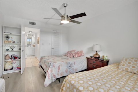 Condo in Sunrise, Florida, 1 bedroom  № 1923178 - photo 9
