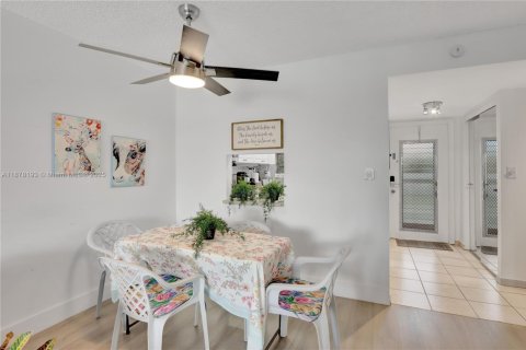 Condo in Sunrise, Florida, 1 bedroom  № 1923178 - photo 5
