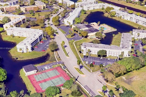 Condo in Sunrise, Florida, 1 bedroom  № 1923178 - photo 13