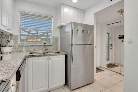 Condo in Sunrise, Florida, 1 bedroom  № 1923178 - photo 7