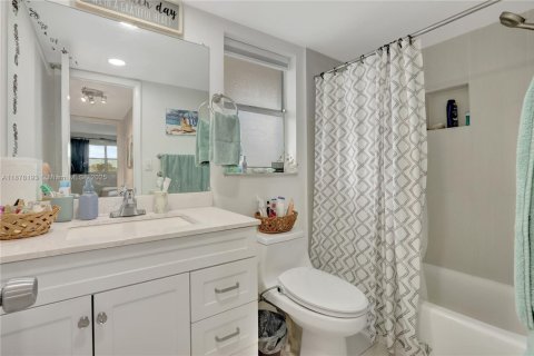 Condo in Sunrise, Florida, 1 bedroom  № 1923178 - photo 11