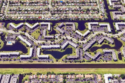 Condo in Sunrise, Florida, 1 bedroom  № 1923178 - photo 12