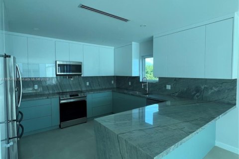 House in Key Largo, Florida 4 bedrooms № 1703230 - photo 11