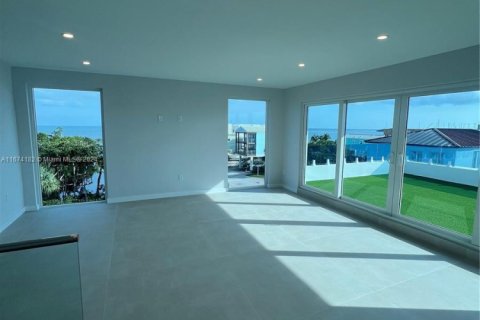 House in Key Largo, Florida 4 bedrooms № 1703230 - photo 5