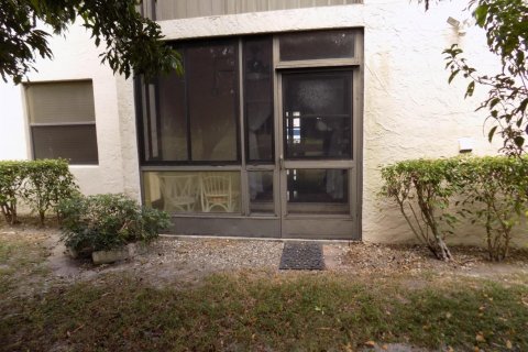 Condo in Lake Worth, Florida, 2 bedrooms  № 1074905 - photo 1