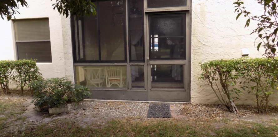 Condo in Lake Worth, Florida, 2 bedrooms № 1074905