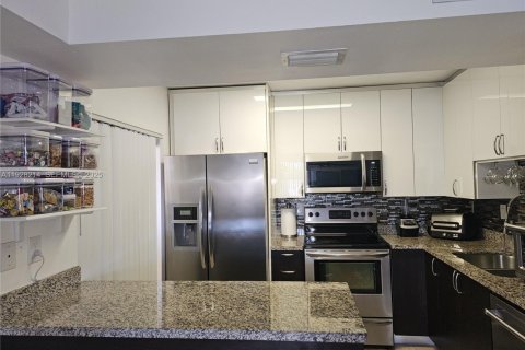 Купить кондоминиум в Майами, Флорида 2 спальни, 90.86м2, № 1986817 - фото 19