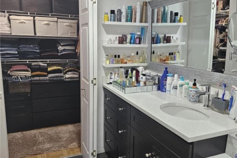 Купить кондоминиум в Майами, Флорида 2 спальни, 90.86м2, № 1986817 - фото 7