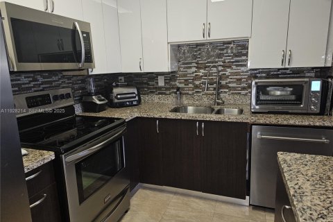 Купить кондоминиум в Майами, Флорида 2 спальни, 90.86м2, № 1986817 - фото 5