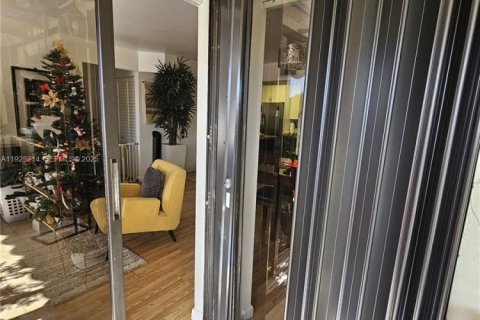 Купить кондоминиум в Майами, Флорида 2 спальни, 90.86м2, № 1986817 - фото 15