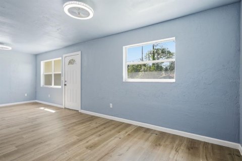 Villa ou maison à louer à Saint Petersburg, Floride: 3 chambres, 111.67 m2 № 2425739 - photo 3