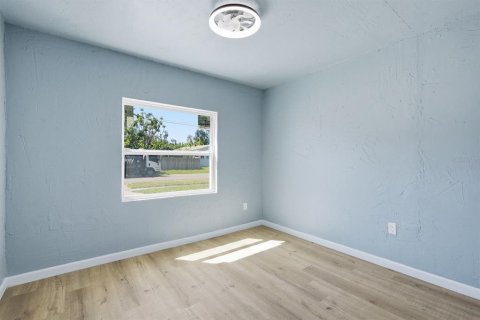 Villa ou maison à louer à Saint Petersburg, Floride: 3 chambres, 111.67 m2 № 2425739 - photo 12