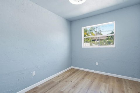 Villa ou maison à louer à Saint Petersburg, Floride: 3 chambres, 111.67 m2 № 2425739 - photo 7