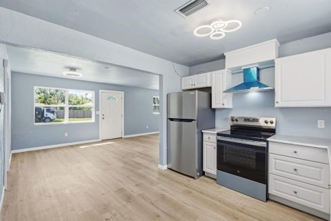 Villa ou maison à louer à Saint Petersburg, Floride: 3 chambres, 111.67 m2 № 2425739 - photo 6