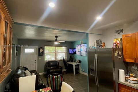 Casa en venta en Miami, Florida, 2 dormitorios, 82.87 m2 № 2053498 - foto 12