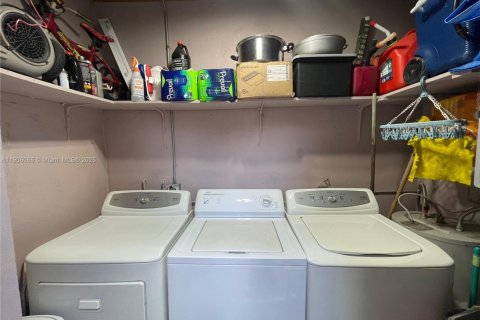 Casa en venta en Miami, Florida, 2 dormitorios, 82.87 m2 № 2053498 - foto 29