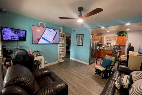 Casa en venta en Miami, Florida, 2 dormitorios, 82.87 m2 № 2053498 - foto 8