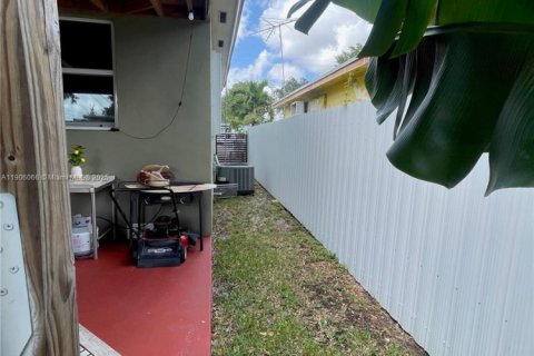 Casa en venta en Miami, Florida, 2 dormitorios, 82.87 m2 № 2053498 - foto 24
