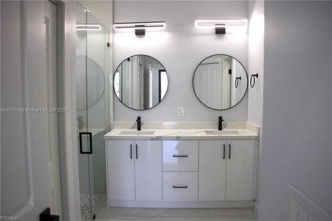 Casa en venta en Cape Coral, Florida, 3 dormitorios № 1979445 - foto 8