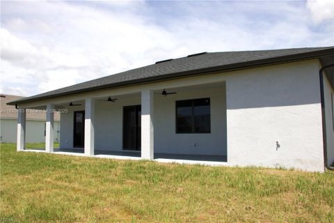 Casa en venta en Cape Coral, Florida, 3 dormitorios № 1979445 - foto 7