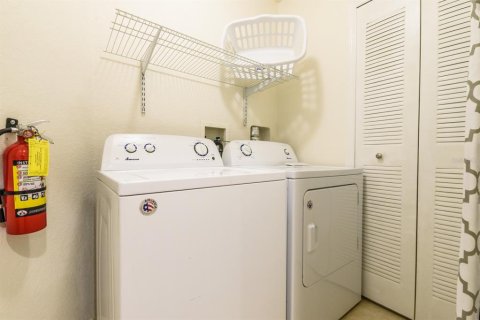 Townhouse in Kissimmee, Florida 3 bedrooms, 133.78 sq.m. № 1543447 - photo 13