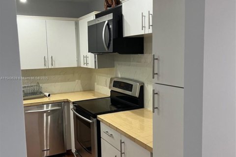 Condo in Aventura, Florida, 1 bedroom № 2035253 - photo 5