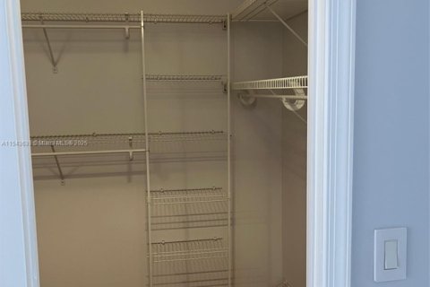 Condo in Aventura, Florida, 1 bedroom № 2035253 - photo 14