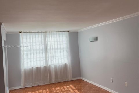 Condo in Aventura, Florida, 1 bedroom № 2035253 - photo 11