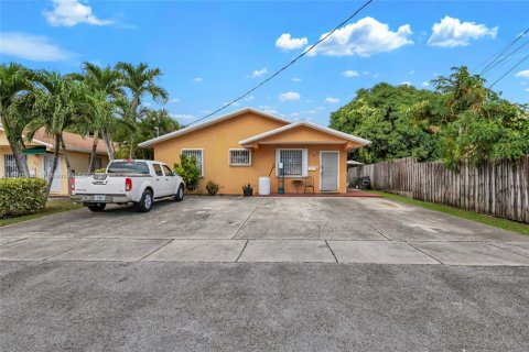 Купить коммерческую недвижимость в Майами, Флорида 252.69м2, № 1971551 - фото 2