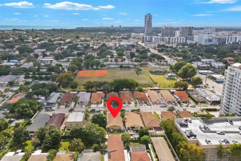 Купить коммерческую недвижимость в Майами, Флорида 252.69м2, № 1971551 - фото 24