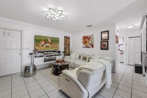 Купить коммерческую недвижимость в Майами, Флорида 252.69м2, № 1971551 - фото 9