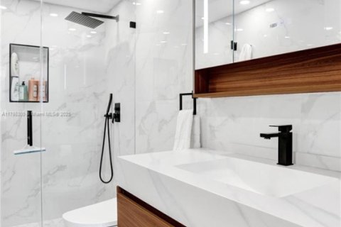 Condo in Hallandale Beach, Florida, 2 bedrooms  № 1959191 - photo 25