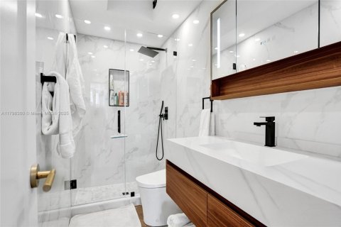 Condo in Hallandale Beach, Florida, 2 bedrooms  № 1959191 - photo 24