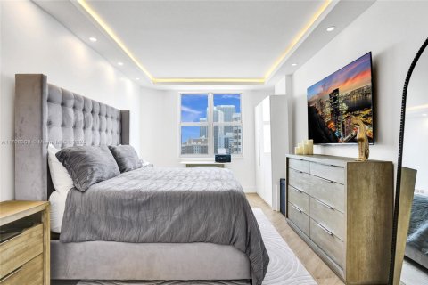 Condo in Hallandale Beach, Florida, 2 bedrooms  № 1959191 - photo 27