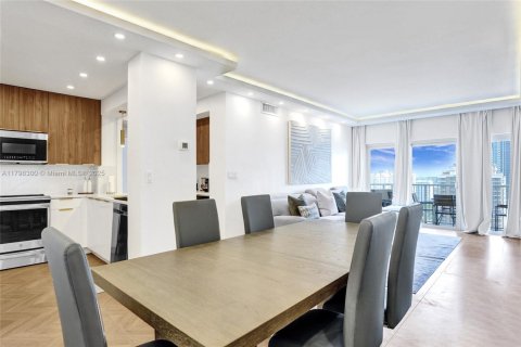 Condo in Hallandale Beach, Florida, 2 bedrooms  № 1959191 - photo 6