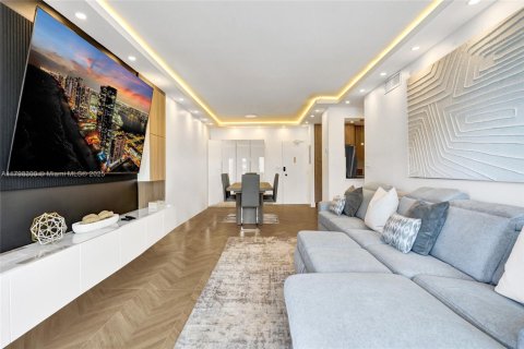 Condo in Hallandale Beach, Florida, 2 bedrooms  № 1959191 - photo 5