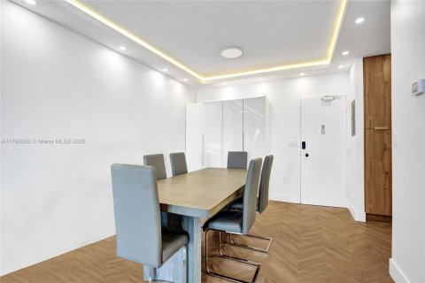 Condo in Hallandale Beach, Florida, 2 bedrooms  № 1959191 - photo 8